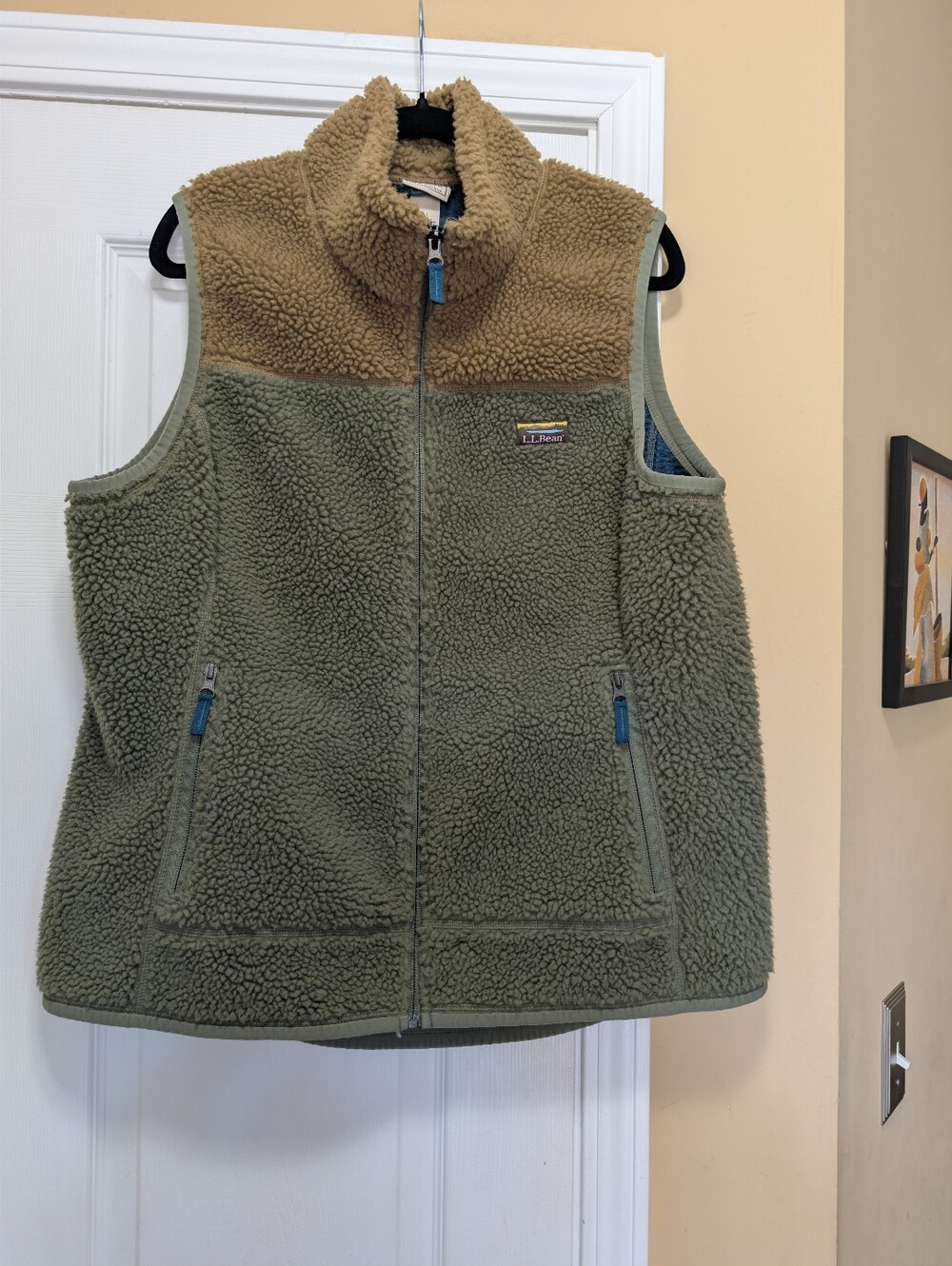 Newish LL Bean Women's Gato Fluff Vest Sage Green And Beige Zipper Pockets Fall